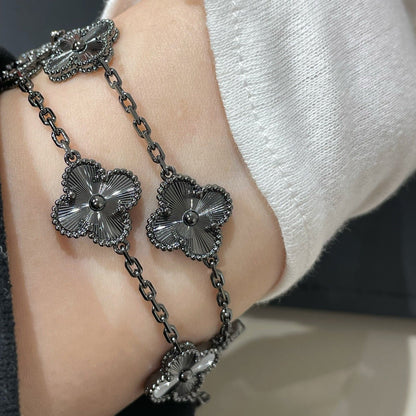 [LUCKY LOVE]CLOVER 5 MOTIF BLACK BRACELET