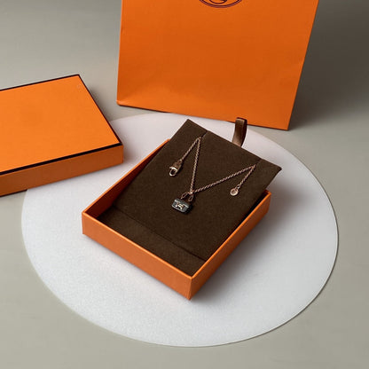 [LUCKY LOVE]CONSTANCE BLACK PEDANT PINK GOLD NECKLACE