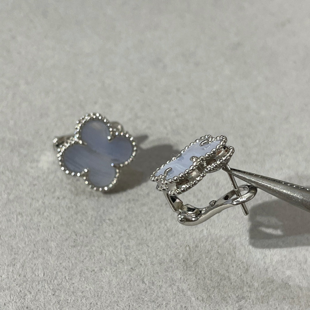 [LUCKY LOVE]CLOVER CHALCEDONY SILVER STUD EARRINGS