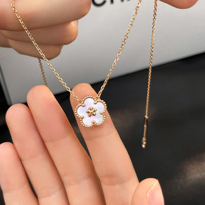 [LUCKY LOVE]LUCKY  WHITE MOP  PLUM BLOSSOM NECKLACE