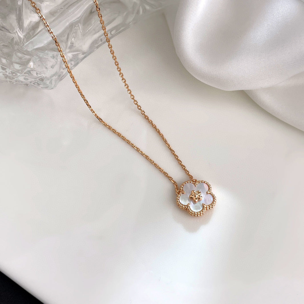 [LUCKY LOVE]LUCKY  WHITE MOP  PLUM BLOSSOM NECKLACE