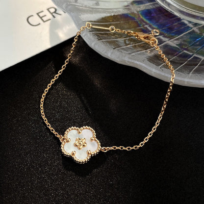 [LUCKY LOVE]LUCKY WHITE MOP PLUM BLOSSOM  BRACELET