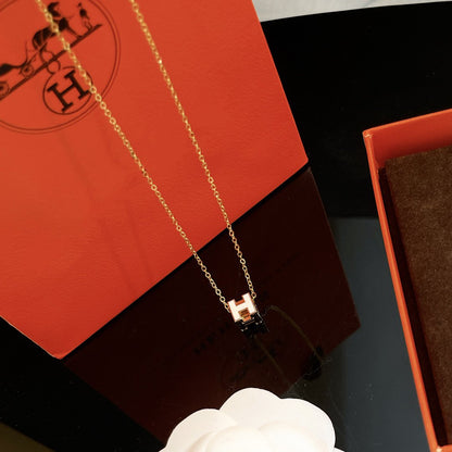 [LUCKY LOVE]H WHITE SQUARE GOLD NECKLACE