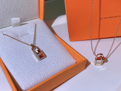 [LUCKY LOVE]HM ADVANCED NICHE LOCK HEAD NECKLACE DIAMONDS