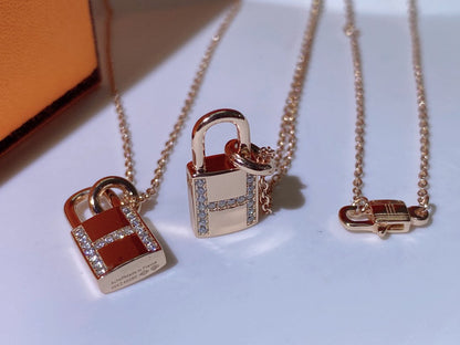 [LUCKY LOVE]HM ADVANCED NICHE LOCK HEAD NECKLACE DIAMONDS
