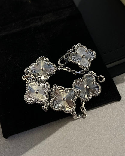 [LUCKY LOVE]CLOVER SILVER 5 MOTIFS BRACELET